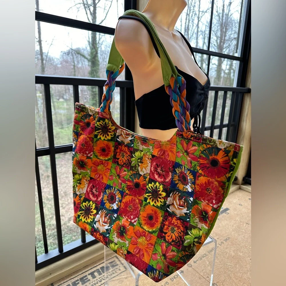 Artsy Floral Designer Colorful Resort Tote Fun-Loving Beach Trip Cruise-Like New - Picture 4 of 12